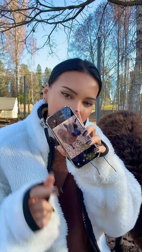Моя первая альпака😍😍😍😍😭😭😭🥳🥳🥳знакомьтесь это Вегас ,новый член нашей большой фермерской семьи )))🖤я Альпаку хотела с самого начала ,это один из самых желаемых мной питомцев 🙌
Мы летом когда были в прекрасном @animalspark.by 
У них как раз было альпаковое пополнение и они мне подарили Вегаса ☺️очень много документов ,долгие карантины и вот он наконец-то доехал до меня🫂
@animalspark.by спасибо вам огромное 🖤спасибо за вашу любовь к животным и за то что вы делайте 🫶это 344 га любви внимания и заботы ко всем ,это лучшее место по содержанию что я видела в мире ,это самые контактные питомцы,это счастье детей 1500 уровня и бесконечная красота 😍мы обязательно приедем к вам зимой и еще много много раз летом 🫶