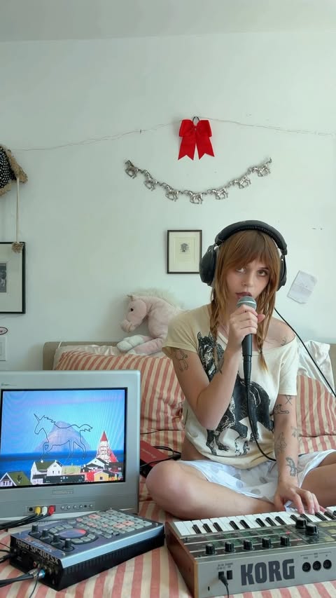 An original, straight from the studio 🎶⁣
⁣
@lolabllue is a musician figuring it out one song at a time.⁣
⁣
“I’ll write about whatever I’m feeling that day, whatever I wanna say in that moment. I always try to have fun with it and not take myself too seriously.”⁣
⁣
Video and music by @lolabllue
